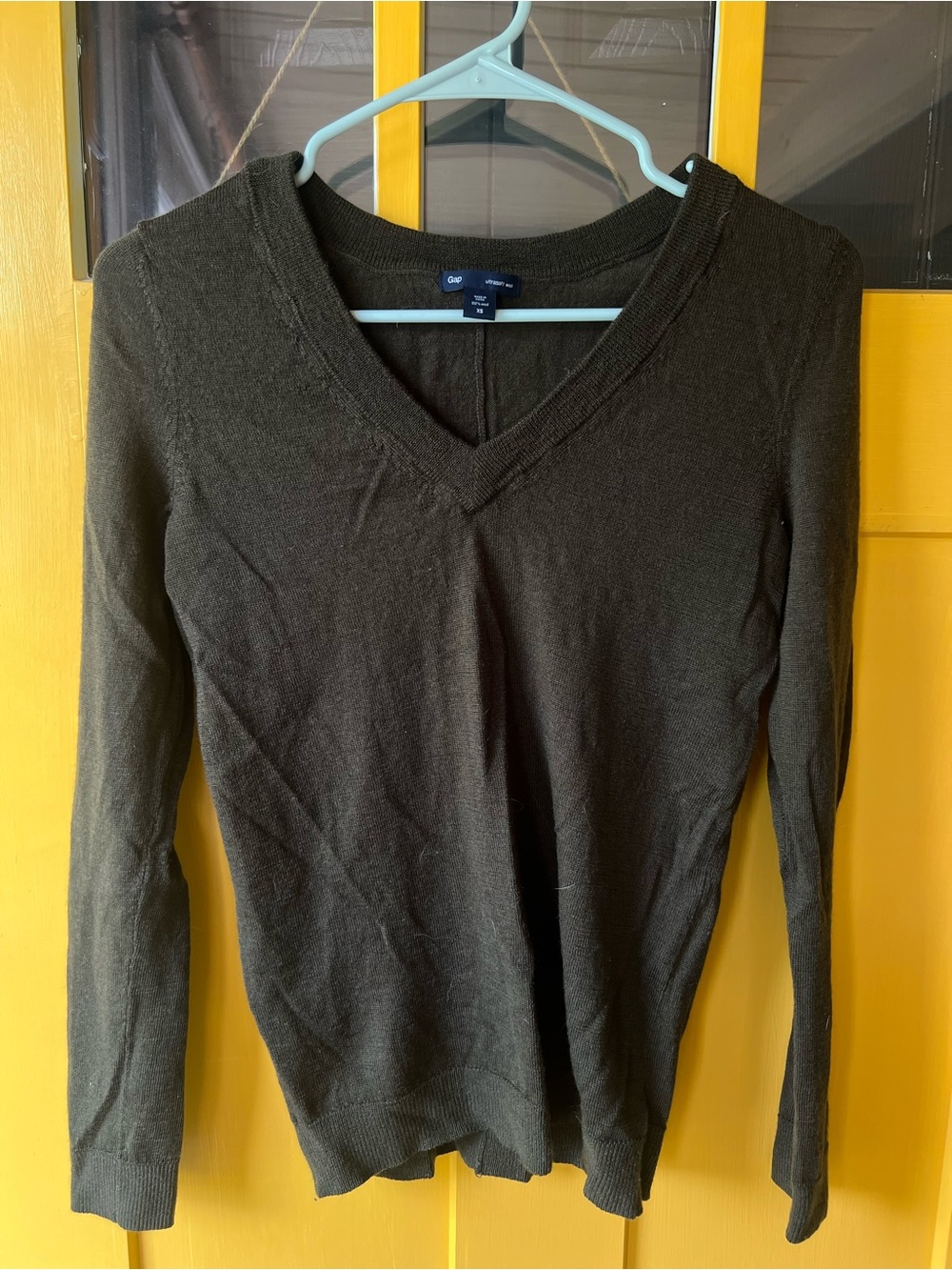 GAP Women's V-Neck Long Sleeve Sweater - Olive Green